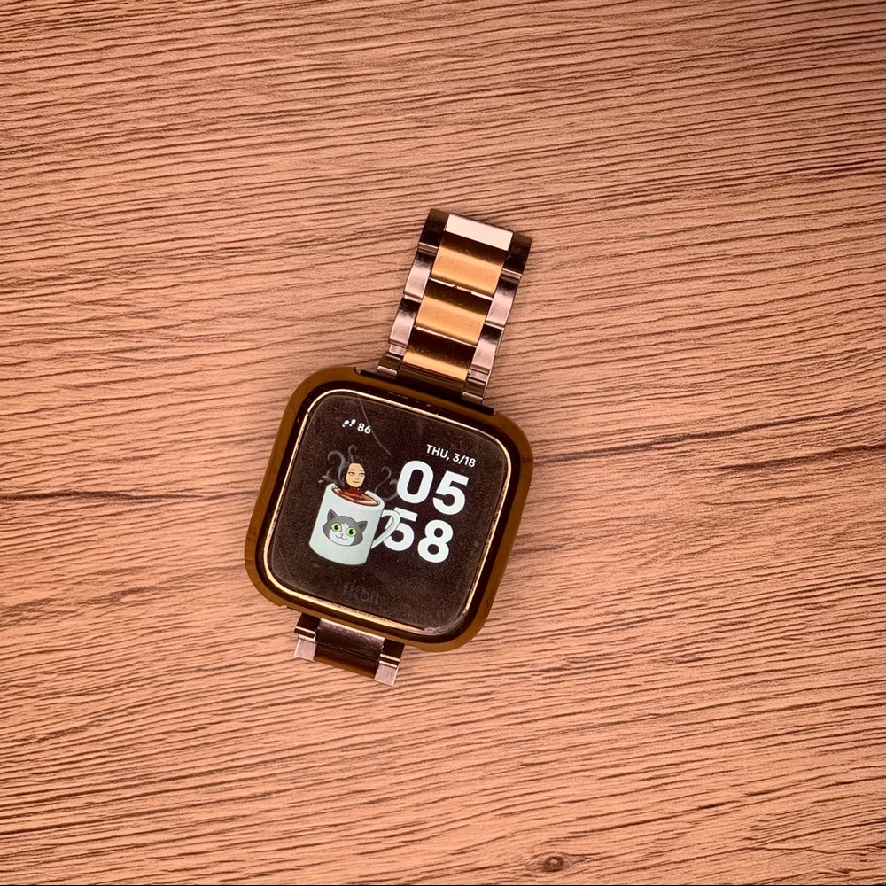 Fitbit versa lite + accessories